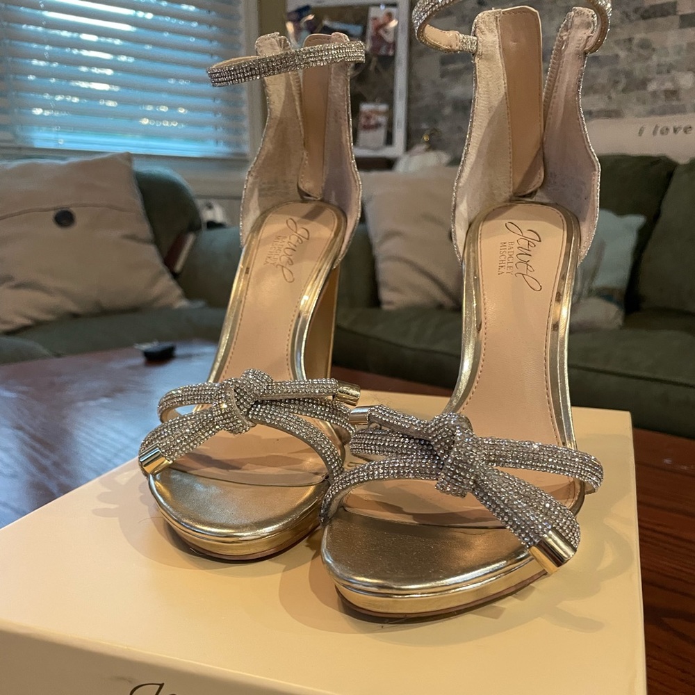 bagdley mischka gold shoes sz 6.5